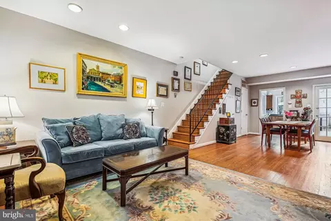 925 G St SE, Washington, DC 20003 photo 2