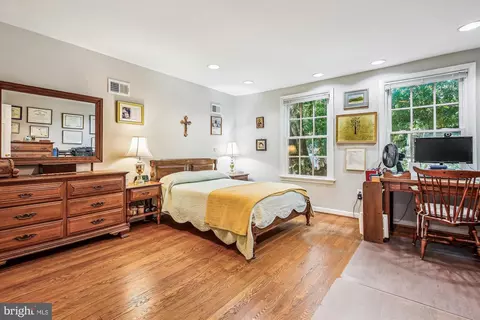925 G St SE, Washington, DC 20003 photo 17