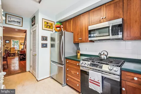 925 G St SE, Washington, DC 20003 photo 13