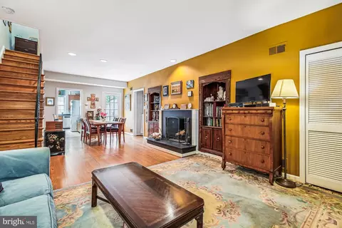925 G St SE, Washington, DC 20003 photo 6