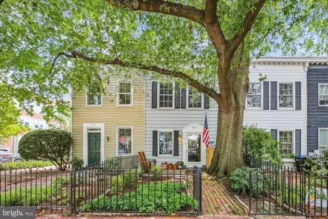 925 G St SE, Washington, DC 20003 photo 33