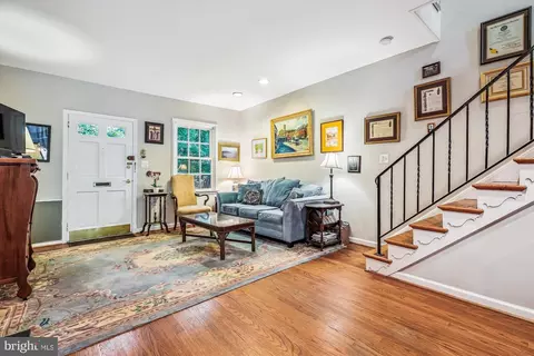 925 G St SE, Washington, DC 20003 photo 4