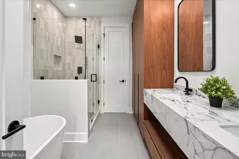 Bath - 1008 4th St NE #2, Washington, DC 20002 photo 3 of 9