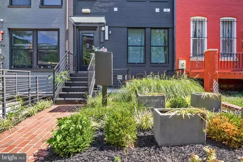256 15th St SE #1, Washington, DC 20003