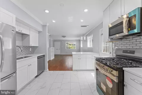 Entry Way - 821 Oglethorpe St NE, Washington, DC 20011 photo 3 of 7