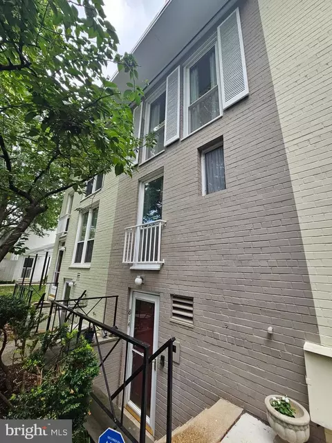 814 3rd St SW #214, Washington, DC 20024