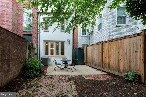 Exterior - 210 13th St SE, Washington, DC 20003 photo 3 of 8