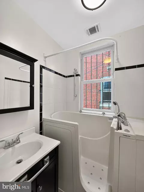 1438 Independence Ave SE, Washington, DC 20003 photo 17