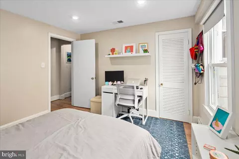 Bedroom - 304 2nd St SE, Washington, DC 20003 photo 3 of 10