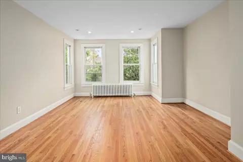 Living - 304 2nd St SE, Washington, DC 20003 photo 6 of 10