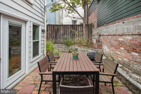 Exterior - 304 2nd St SE, Washington, DC 20003 photo 4 of 7