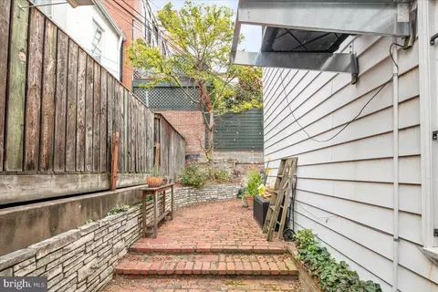 Exterior - 304 2nd St SE, Washington, DC 20003 photo 3 of 7