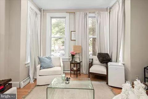 Living - 304 2nd St SE, Washington, DC 20003 photo 10 of 10