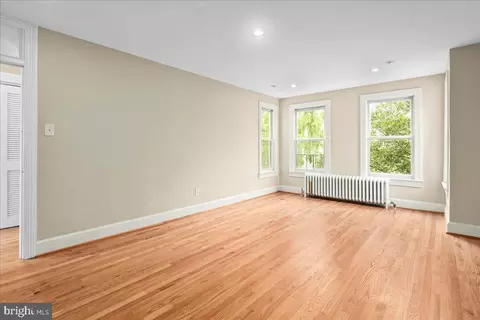 Living - 304 2nd St SE, Washington, DC 20003 photo 7 of 10