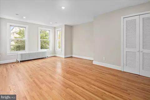 Living - 304 2nd St SE, Washington, DC 20003 photo 5 of 10