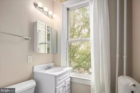 Bath - 304 2nd St SE, Washington, DC 20003 photo 3 of 7