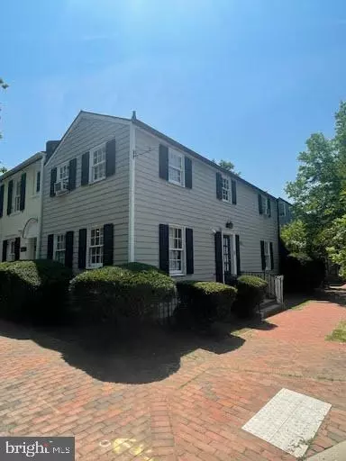 1431 36th St NW, Washington, DC 20007 photo 11
