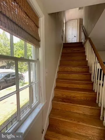 1431 36th St NW, Washington, DC 20007 photo 3