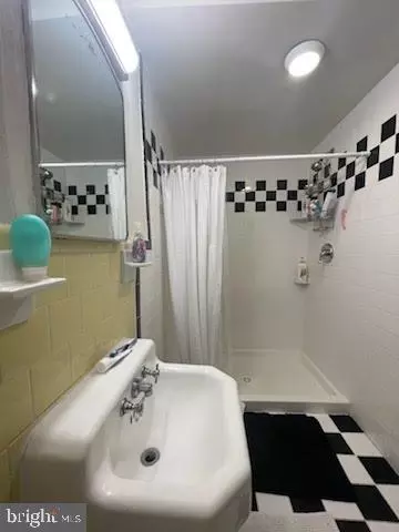 1431 36th St NW, Washington, DC 20007 photo 4