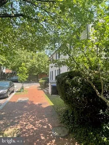 1431 36th St NW, Washington, DC 20007 photo 13