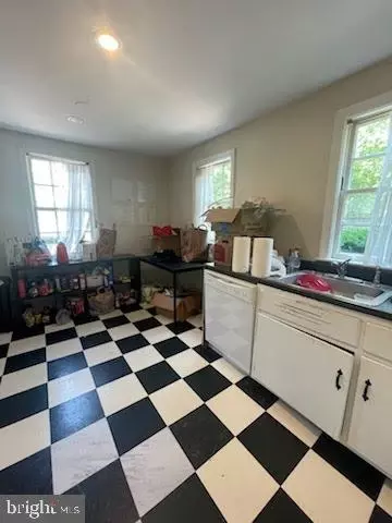 1431 36th St NW, Washington, DC 20007 photo 28
