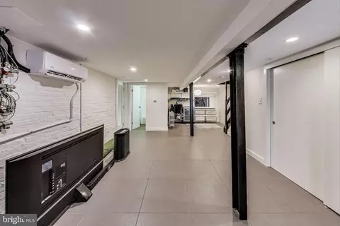 1819 D St SE, Washington, DC 20003 photo 31