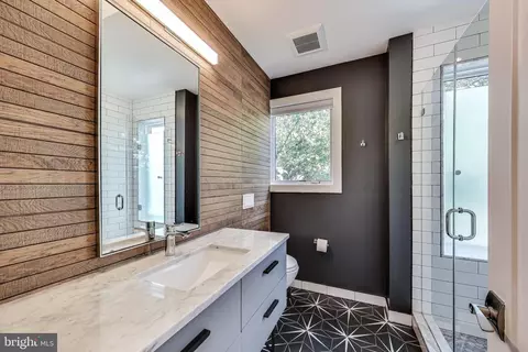 1819 D St SE, Washington, DC 20003 photo 23