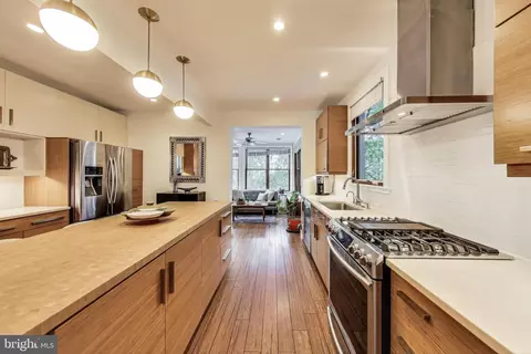 1819 D St SE, Washington, DC 20003 photo 9