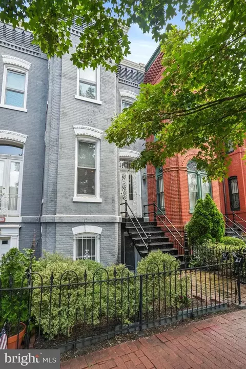 628 A St NE, Washington, DC 20002