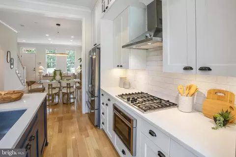 420 13th St SE, Washington, DC 20003 photo 11