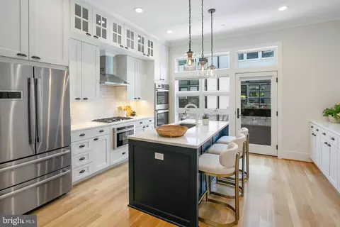 420 13th St SE, Washington, DC 20003 photo 8