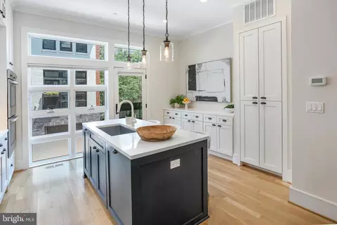 420 13th St SE, Washington, DC 20003 photo 9