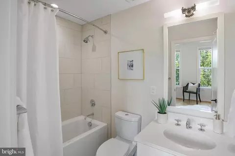 420 13th St SE, Washington, DC 20003 photo 25