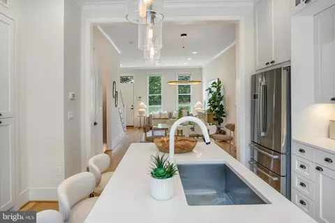 420 13th St SE, Washington, DC 20003 photo 12