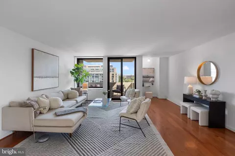 240 M St SW #E715, Washington, DC 20024