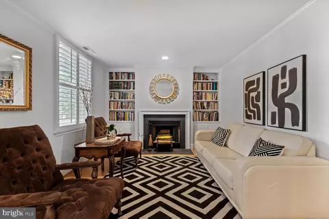 220 13th St SE #14, Washington, DC 20003
