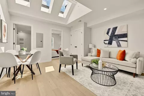 2610 41st St NW #5, Washington, DC 20007