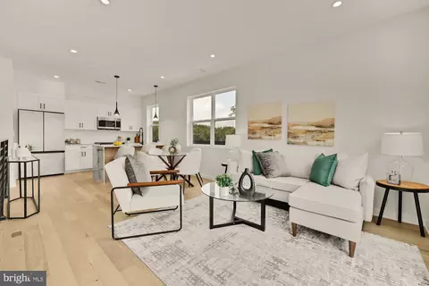 2610 41st St NW #7, Washington, DC 20007