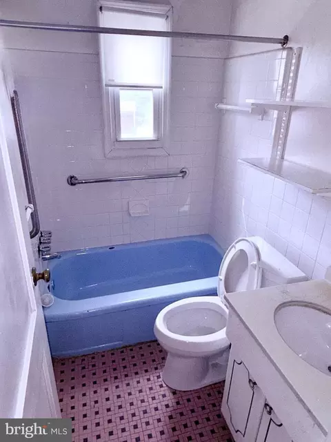 Bath - 5908 NE 8th St NE, Washington, DC 20011 photo 3 of 4