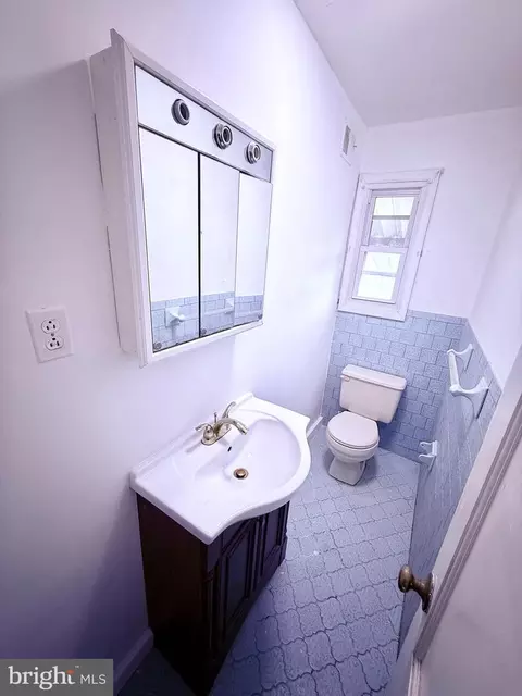 Bath - 5908 NE 8th St NE, Washington, DC 20011 photo 1 of 4