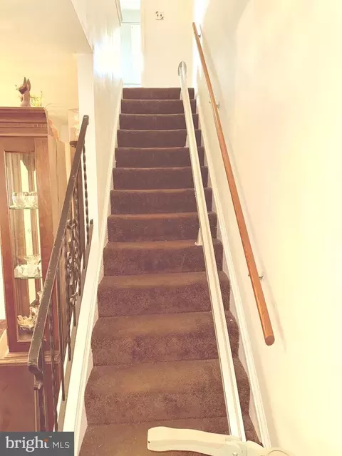 Entry Way - 5908 NE 8th St NE, Washington, DC 20011 photo 5 of 10