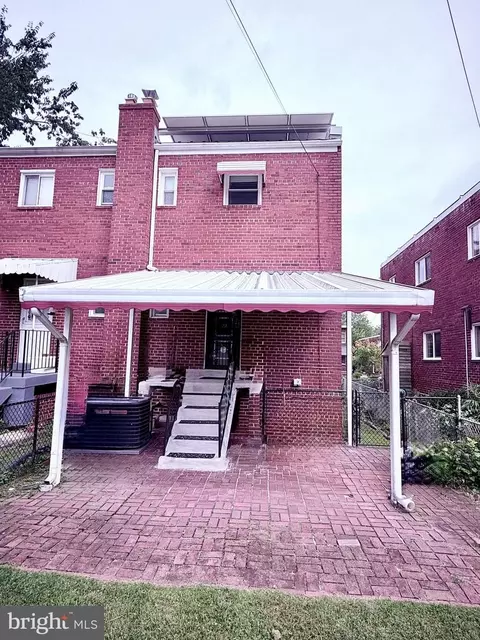 Exterior - 5908 NE 8th St NE, Washington, DC 20011 photo 7 of 9