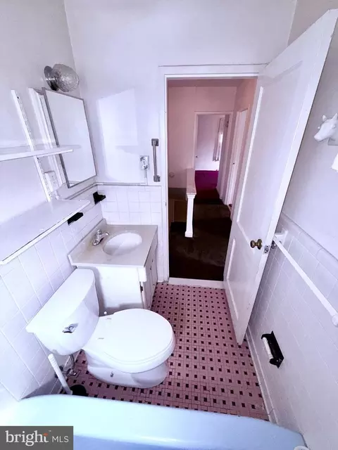Bath - 5908 NE 8th St NE, Washington, DC 20011 photo 4 of 4