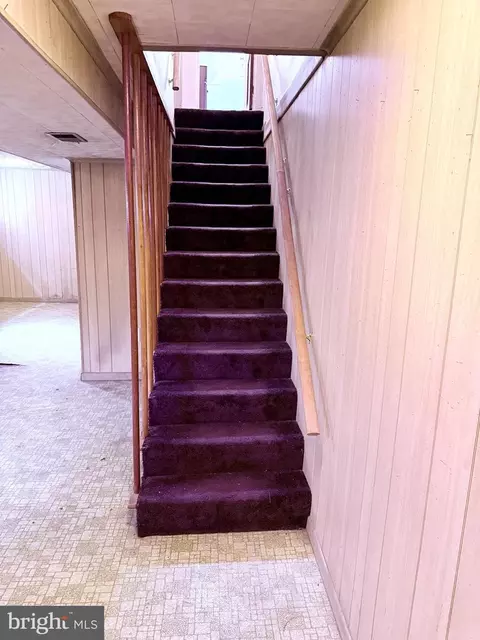 Entry Way - 5908 NE 8th St NE, Washington, DC 20011 photo 4 of 10