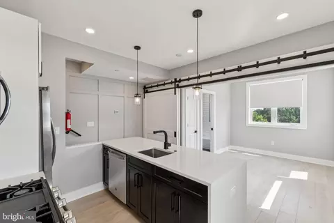 1915 H St NE #PH2, Washington, DC 20002 photo 6