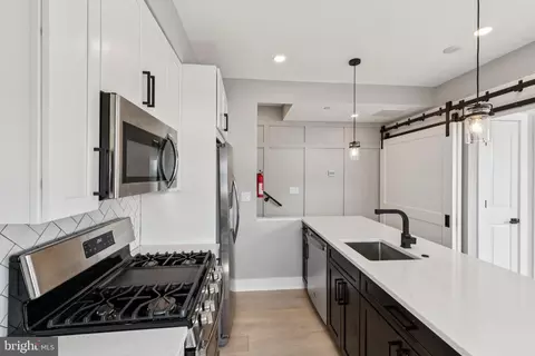 1915 H St NE #PH2, Washington, DC 20002 photo 4