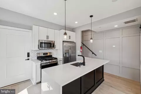 1915 H St NE #PH2, Washington, DC 20002 photo 2