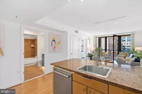 Kitchen - 631 D St NW #936, Washington, DC 20004 photo 6 of 9