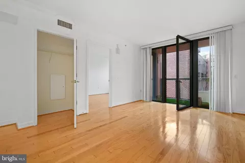 Living - 631 D St NW #936, Washington, DC 20004 photo 7 of 11