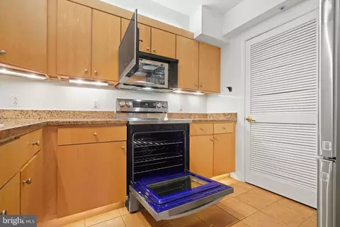 Kitchen - 631 D St NW #936, Washington, DC 20004 photo 7 of 9